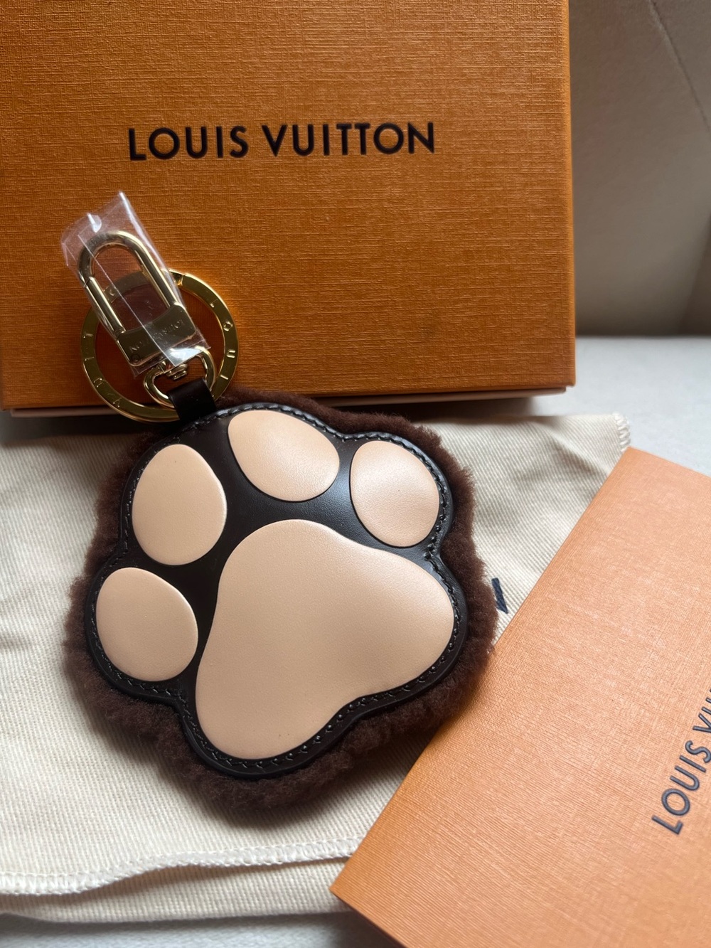 NEW🔥Louis Vuitton Shearling LV Paw Key Holder Bag Charm Brown